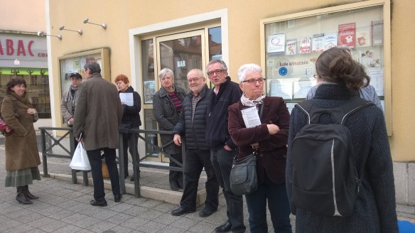 On vous y prend à aller boire un coup... Allez, au travail !