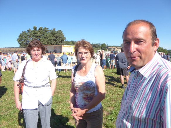 Valérie PRUNIER et Colette FERRAND, conseillère départementale de la Loire en compagnie du maire de Sauvessanges